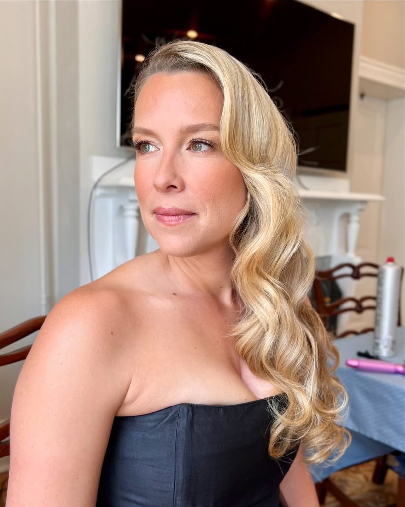 Side Swept Waves Hairstyles for Women   – kimmyhartistry – 3