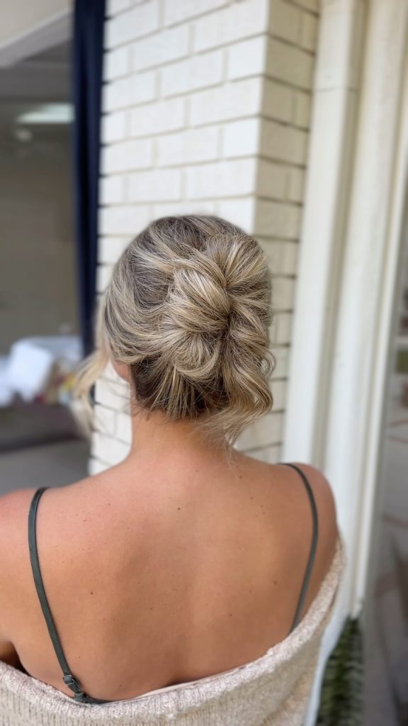 Classic French Twist Hairstyles for Medium Length Hair Women  – deeloyabeauty – 1