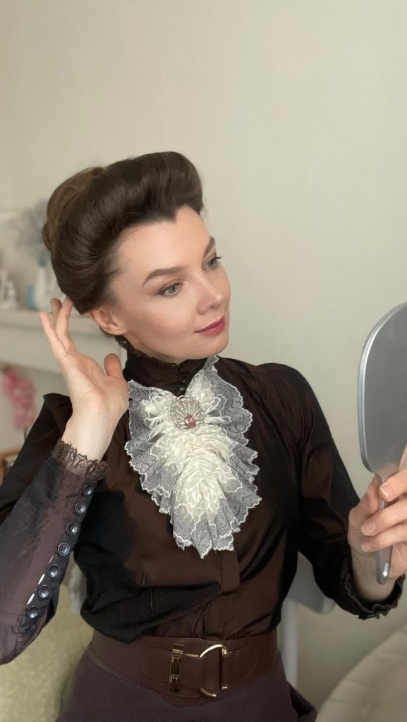 The Pompadour 90s Hairstyles for Women – olgakurzova – 1